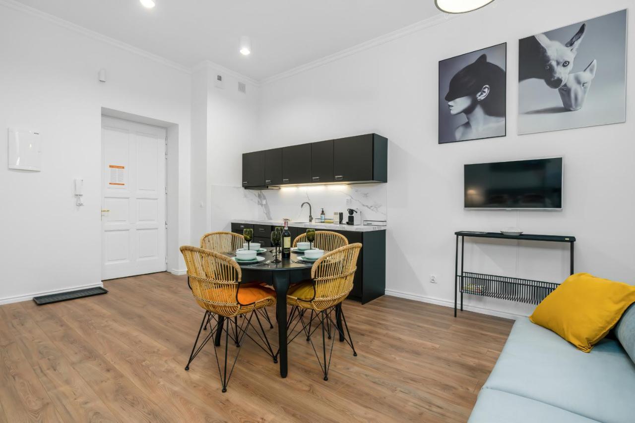 Deluxe Mtp Apartments Matejki By Noclegi Renters Posen Exterior foto