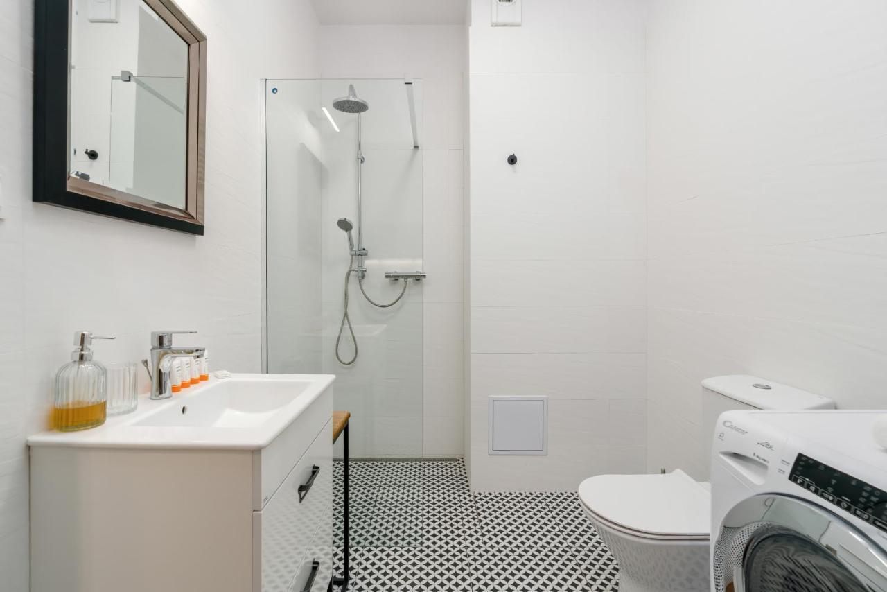 Deluxe Mtp Apartments Matejki By Noclegi Renters Posen Exterior foto
