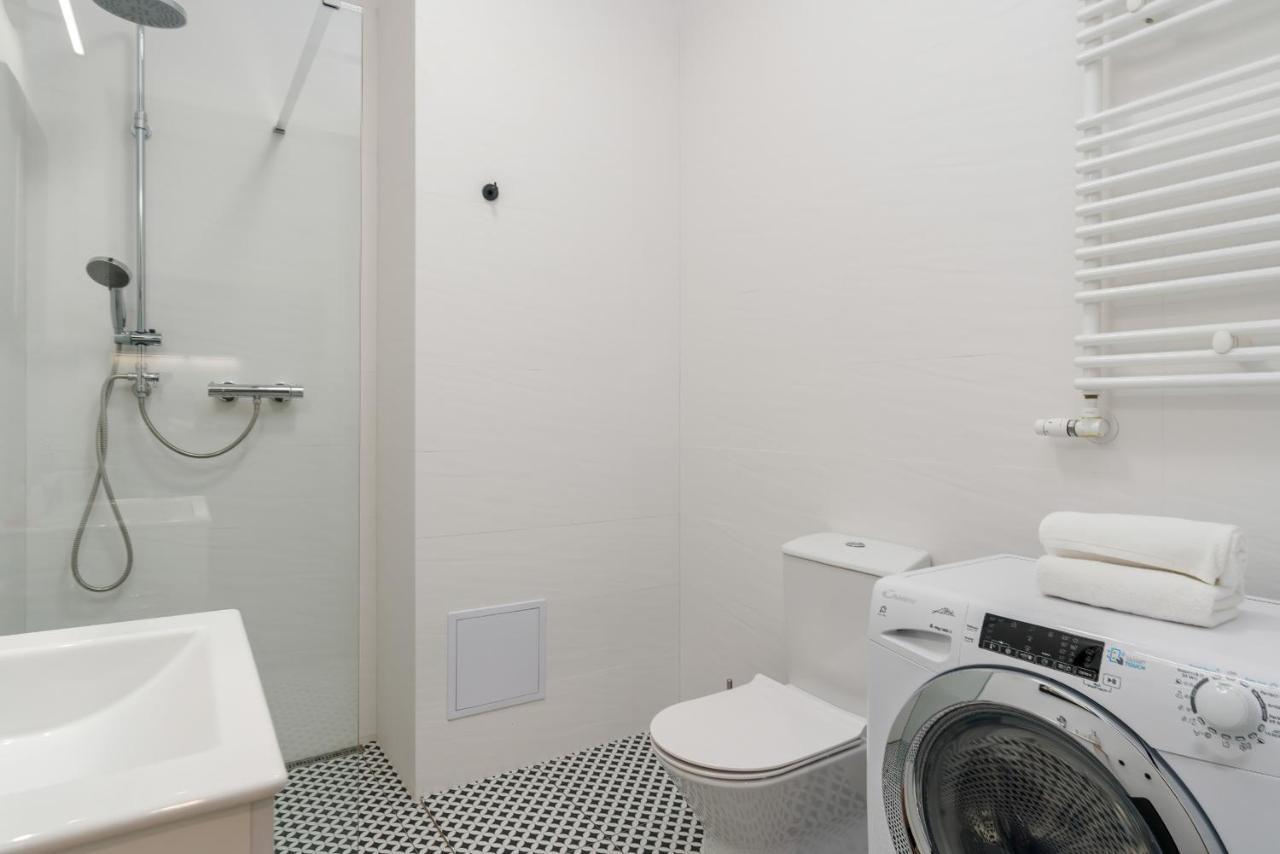 Deluxe Mtp Apartments Matejki By Noclegi Renters Posen Exterior foto